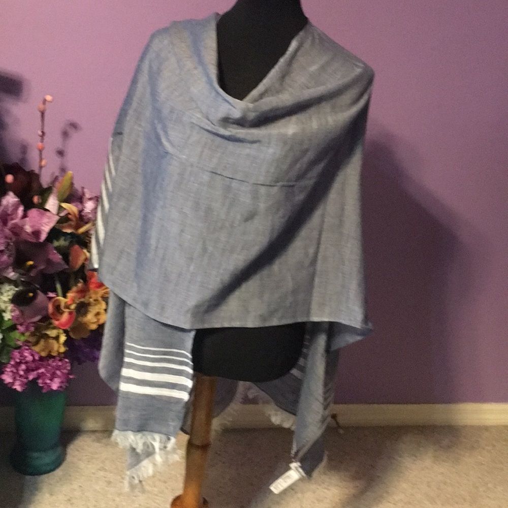 Tommy Bahama Lightweight scarf wrap/poncho